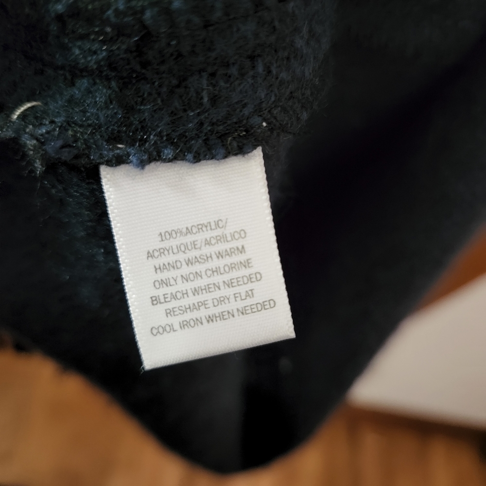 Poncho - Picture 3 of 3